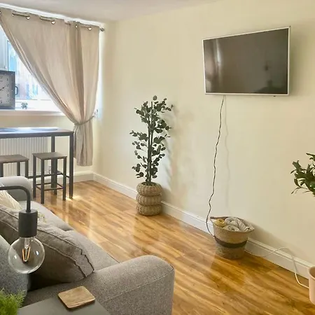 Apartment Centre *